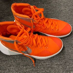 Nike High top tennis shoes